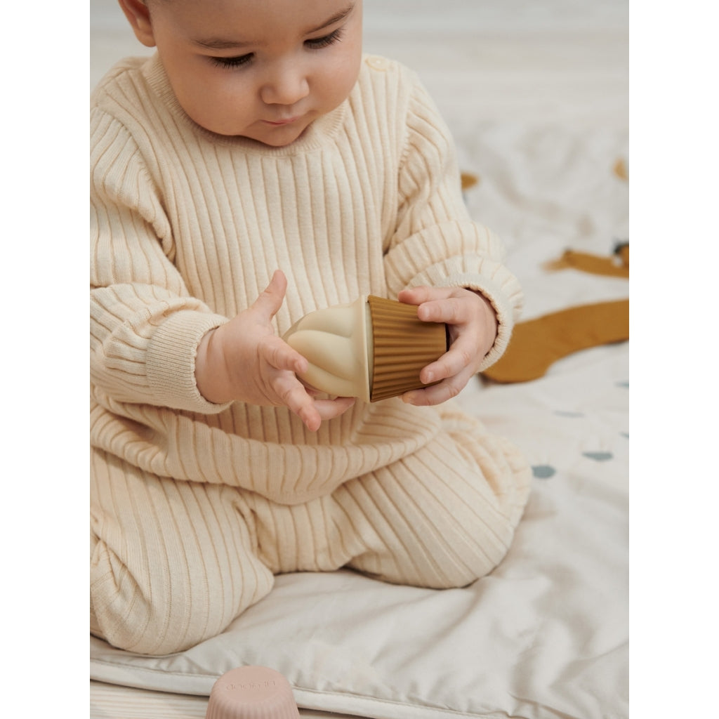 Cupcakes Spielzeug 4er Pack | Set mit vier niedlichen Cupcake-Spielzeugen, stapelbar | Kinder ab 1 Jahr