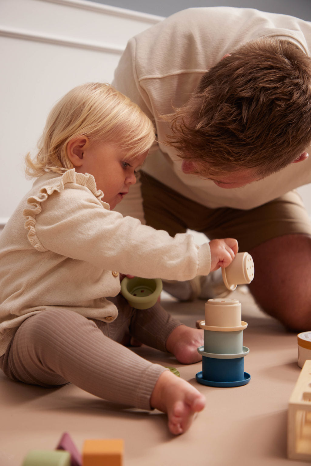 Stapelbecher aus Silikon für Kinder ab 1 Jahr, verschiedene Farben