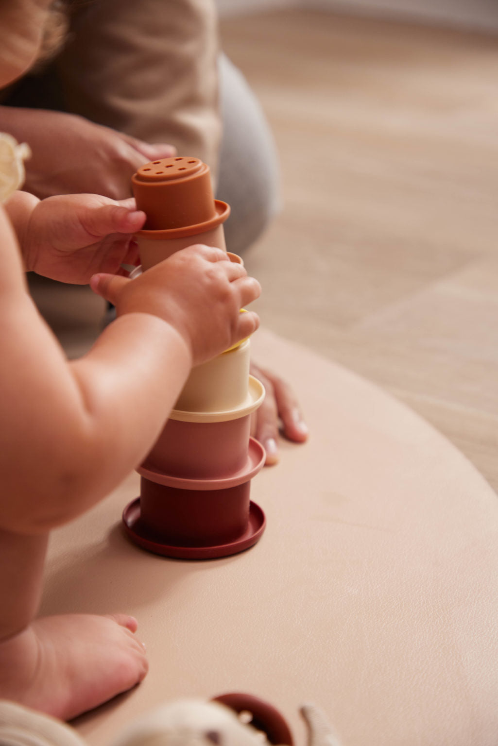 Stapelbecher aus Silikon für Kinder ab 1 Jahr, verschiedene Farben