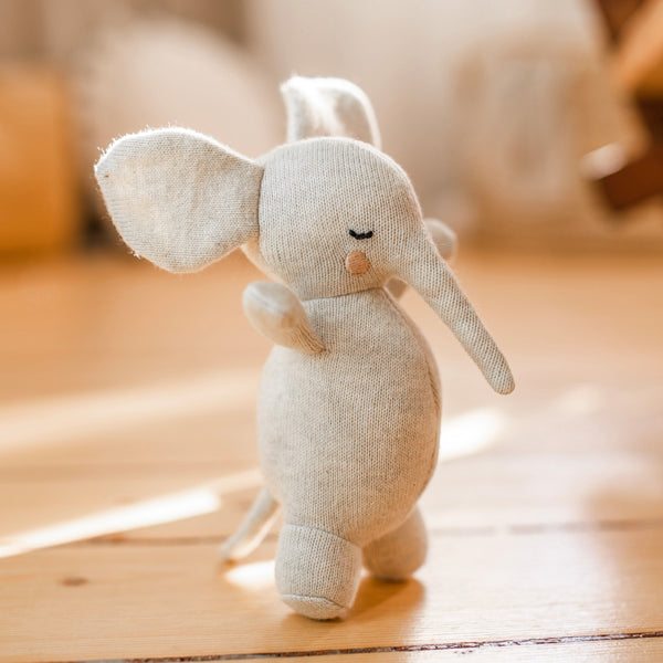 weiche Babyrassel Elefant aus 100% Biobaumwolle