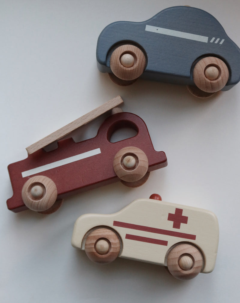Spielzeugauto Krankenwagen aus Holz