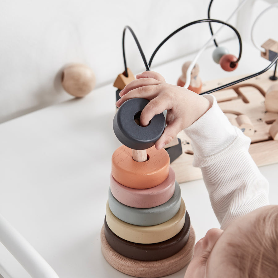 Stapelturm mit Ringen aus Holz für Kinder ab 1 Jahr