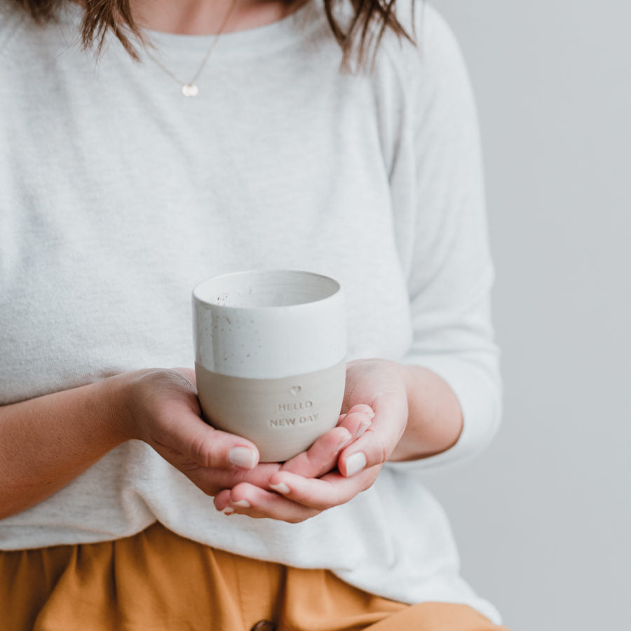 Eulenschnitt Becher Hello New Day aus Steingut